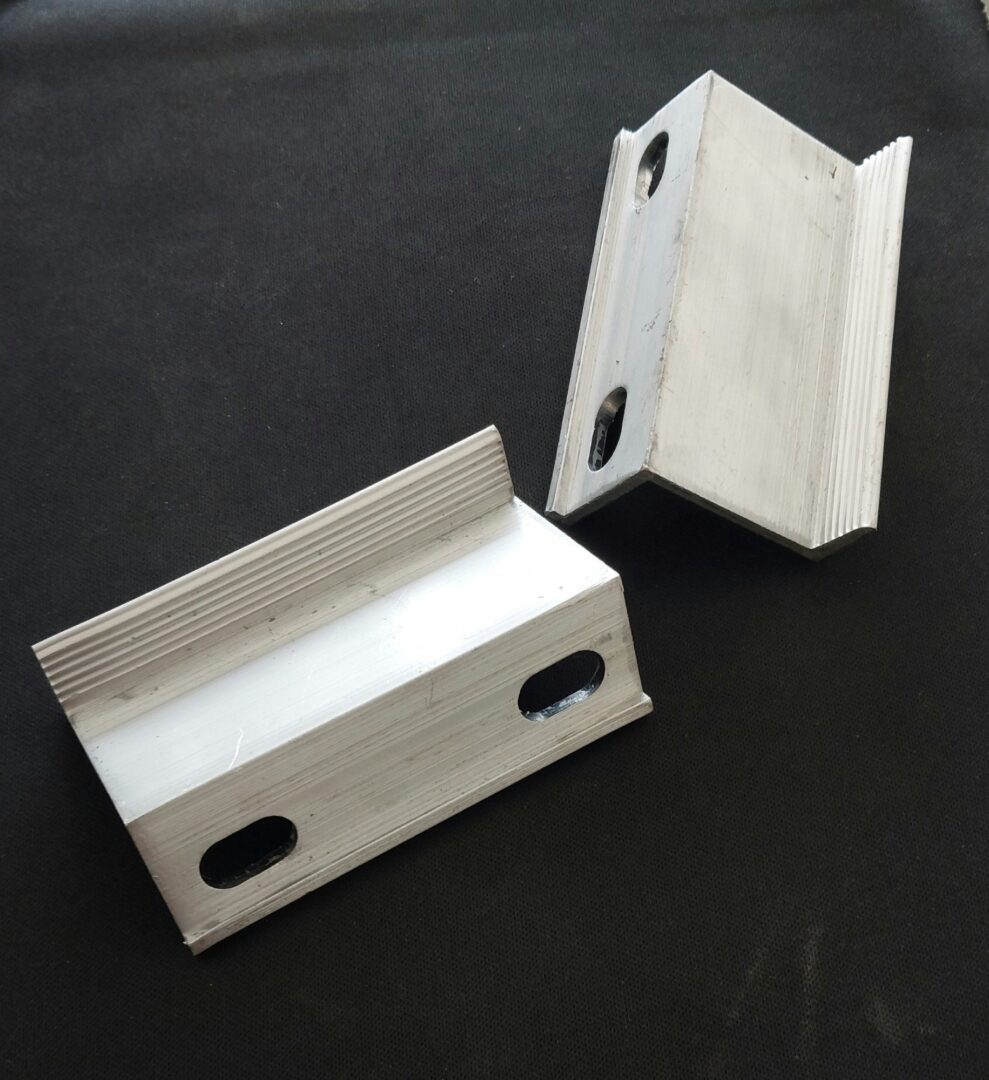 DOUBLE HOLE END CLAMP